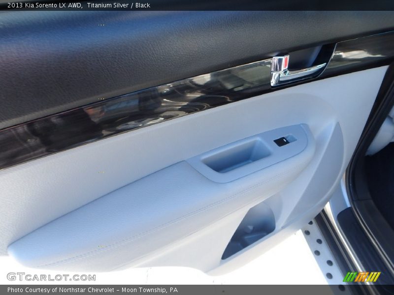 Titanium Silver / Black 2013 Kia Sorento LX AWD