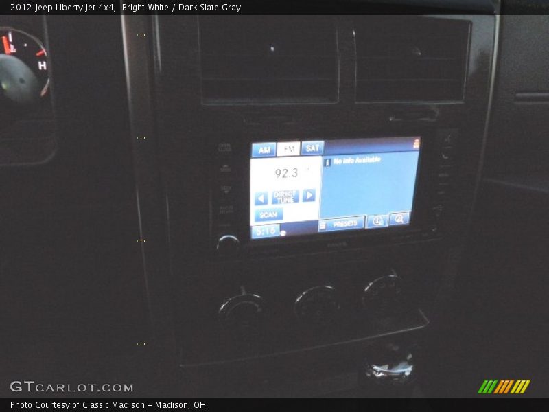Bright White / Dark Slate Gray 2012 Jeep Liberty Jet 4x4