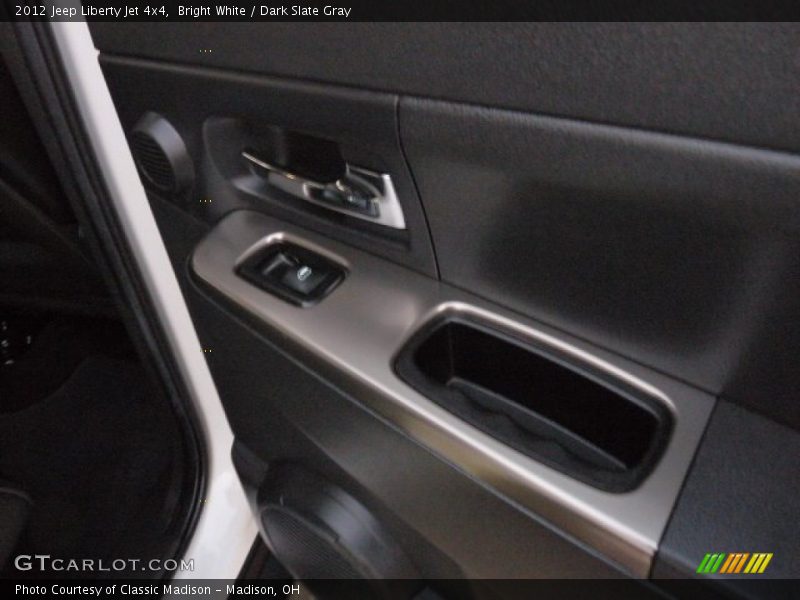 Bright White / Dark Slate Gray 2012 Jeep Liberty Jet 4x4