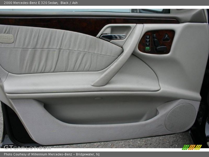 Black / Ash 2000 Mercedes-Benz E 320 Sedan