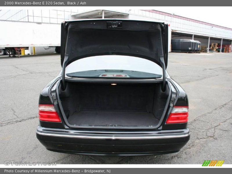 Black / Ash 2000 Mercedes-Benz E 320 Sedan