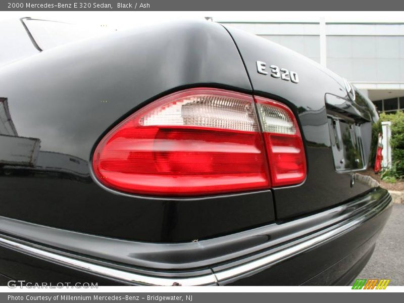 Black / Ash 2000 Mercedes-Benz E 320 Sedan