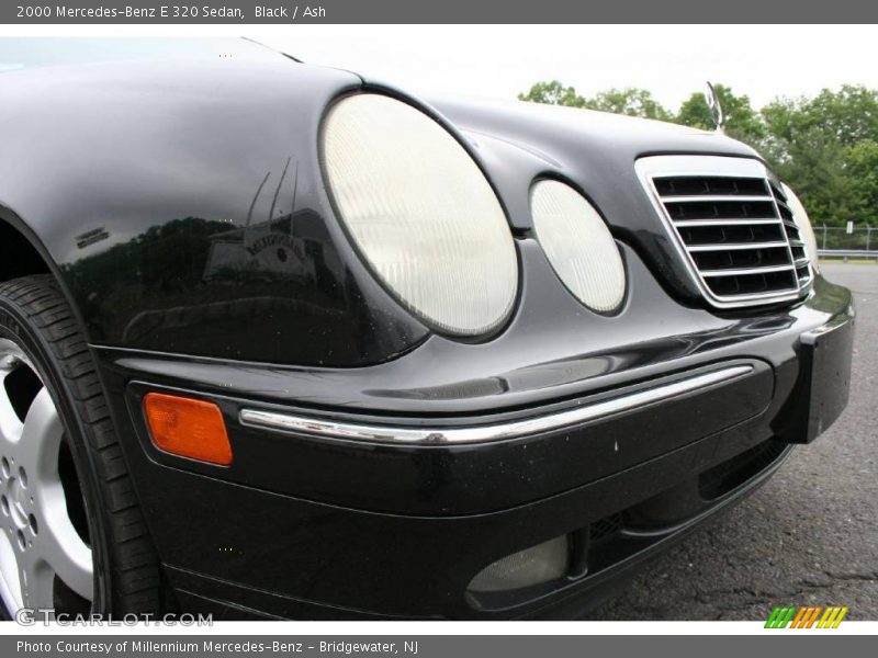 Black / Ash 2000 Mercedes-Benz E 320 Sedan