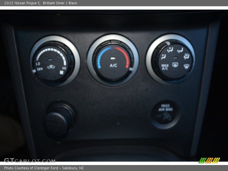 Brilliant Silver / Black 2013 Nissan Rogue S