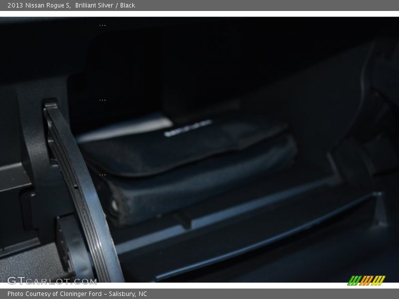 Brilliant Silver / Black 2013 Nissan Rogue S