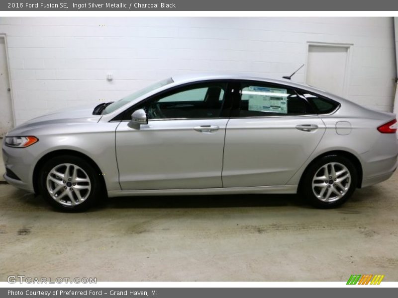 Ingot Silver Metallic / Charcoal Black 2016 Ford Fusion SE