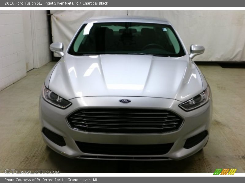 Ingot Silver Metallic / Charcoal Black 2016 Ford Fusion SE