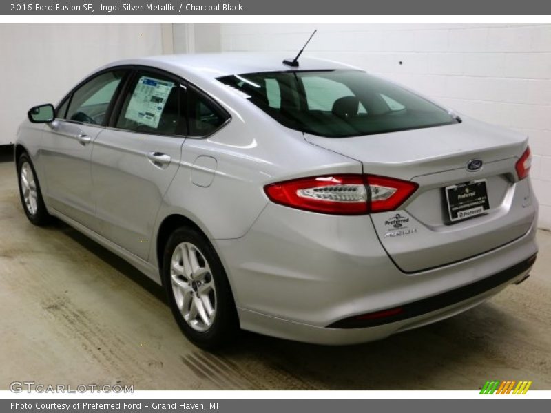 Ingot Silver Metallic / Charcoal Black 2016 Ford Fusion SE
