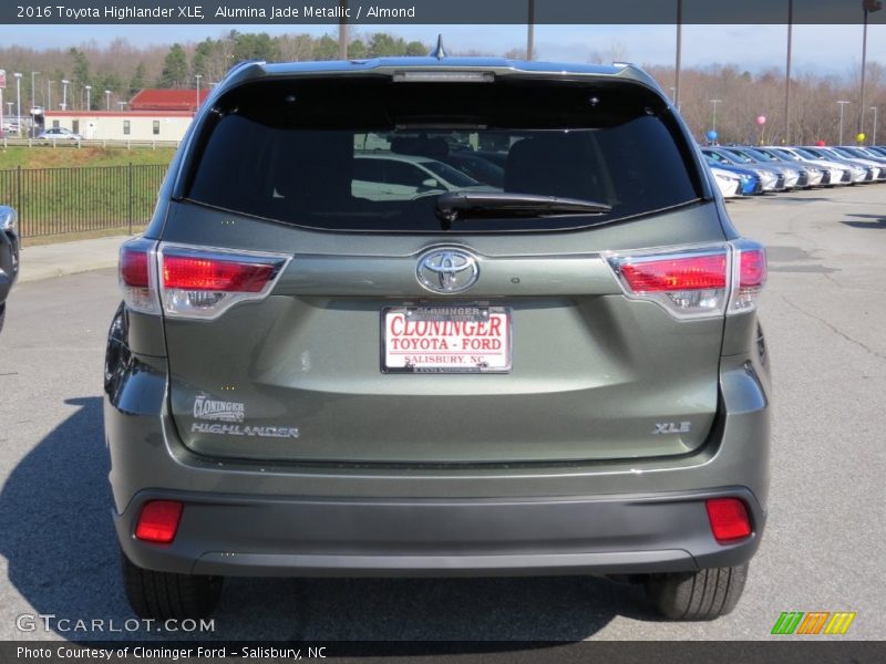 Alumina Jade Metallic / Almond 2016 Toyota Highlander XLE