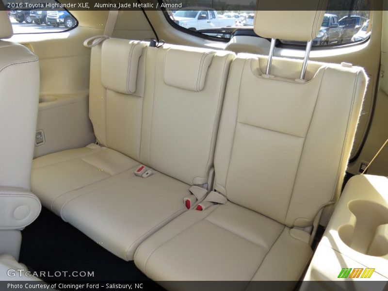 Alumina Jade Metallic / Almond 2016 Toyota Highlander XLE