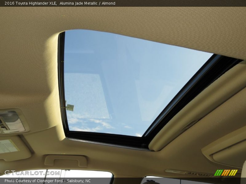 Alumina Jade Metallic / Almond 2016 Toyota Highlander XLE