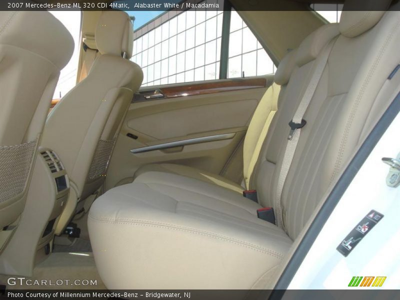 Alabaster White / Macadamia 2007 Mercedes-Benz ML 320 CDI 4Matic