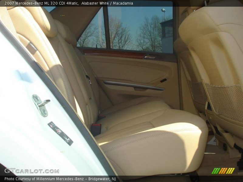 Alabaster White / Macadamia 2007 Mercedes-Benz ML 320 CDI 4Matic