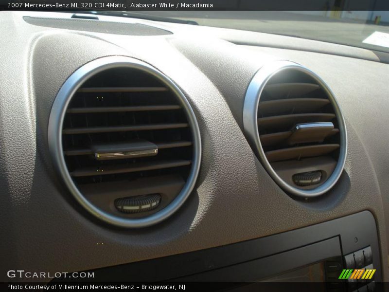 Alabaster White / Macadamia 2007 Mercedes-Benz ML 320 CDI 4Matic