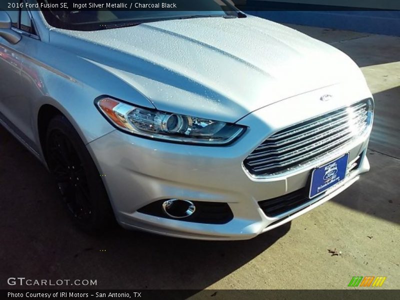 Ingot Silver Metallic / Charcoal Black 2016 Ford Fusion SE