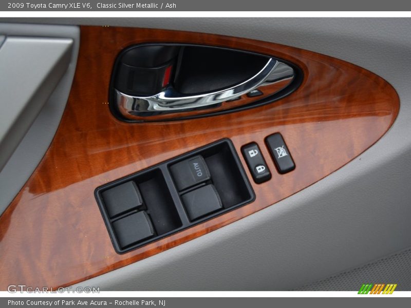 Classic Silver Metallic / Ash 2009 Toyota Camry XLE V6