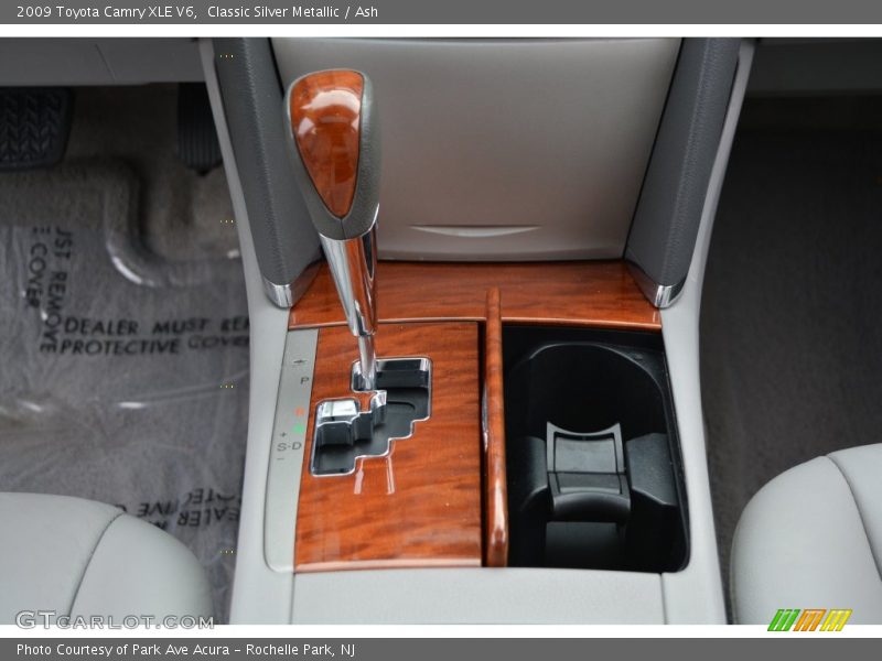 Classic Silver Metallic / Ash 2009 Toyota Camry XLE V6