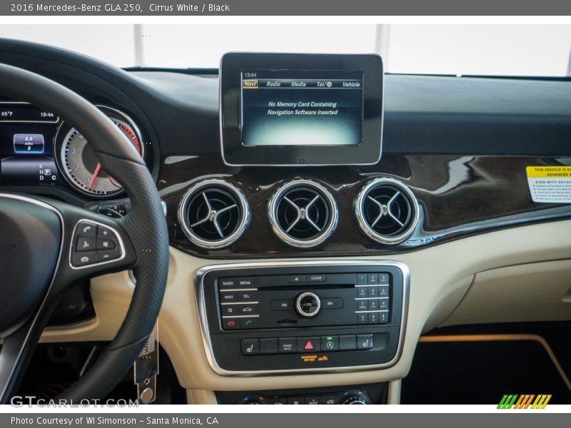 Cirrus White / Black 2016 Mercedes-Benz GLA 250