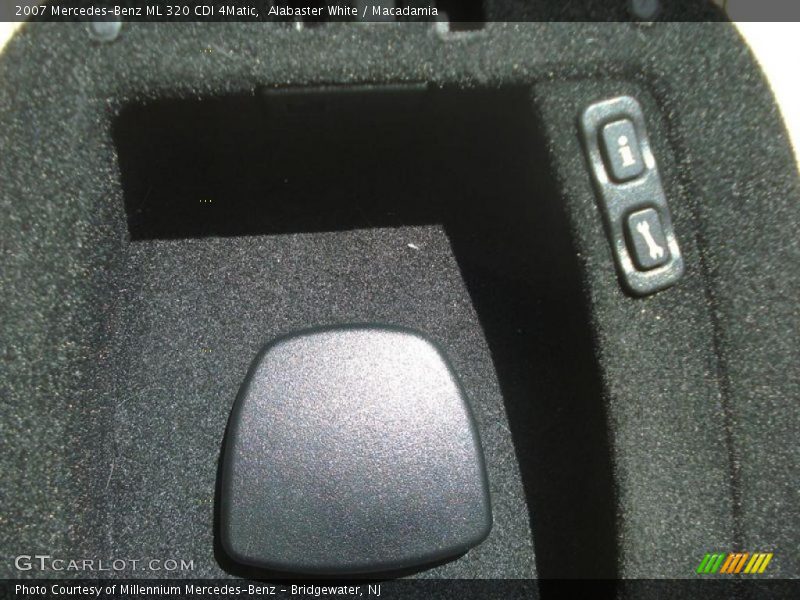 Alabaster White / Macadamia 2007 Mercedes-Benz ML 320 CDI 4Matic
