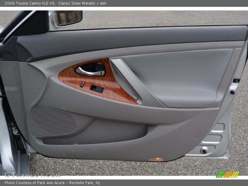 Classic Silver Metallic / Ash 2009 Toyota Camry XLE V6