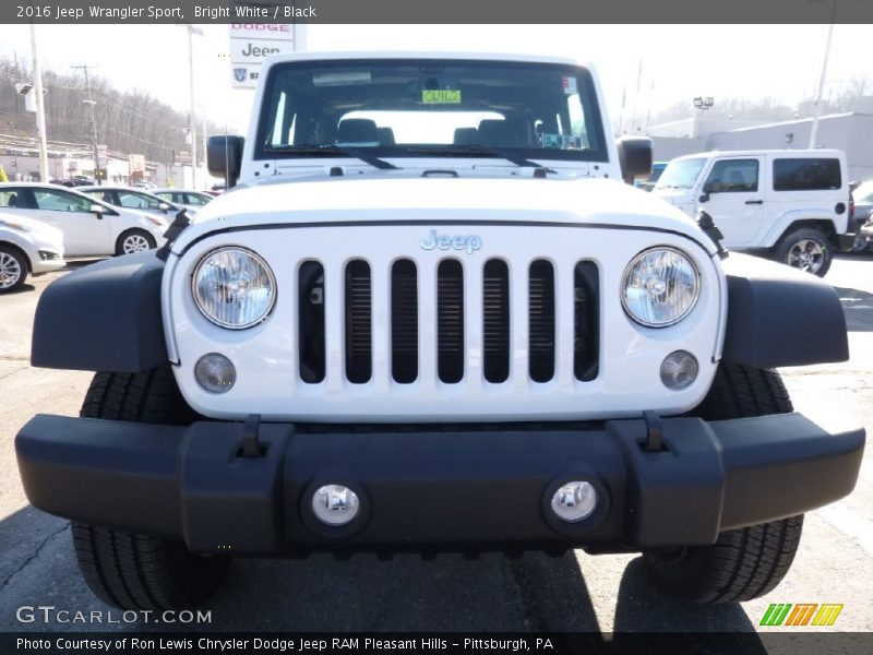 Bright White / Black 2016 Jeep Wrangler Sport