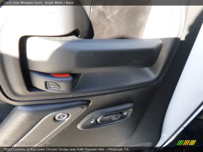 Bright White / Black 2016 Jeep Wrangler Sport
