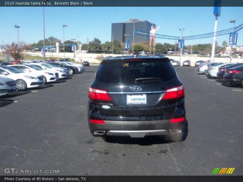 Becketts Black / Black 2016 Hyundai Santa Fe SE