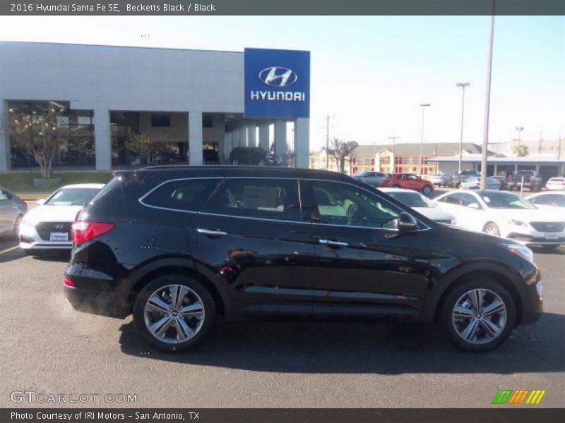 Becketts Black / Black 2016 Hyundai Santa Fe SE