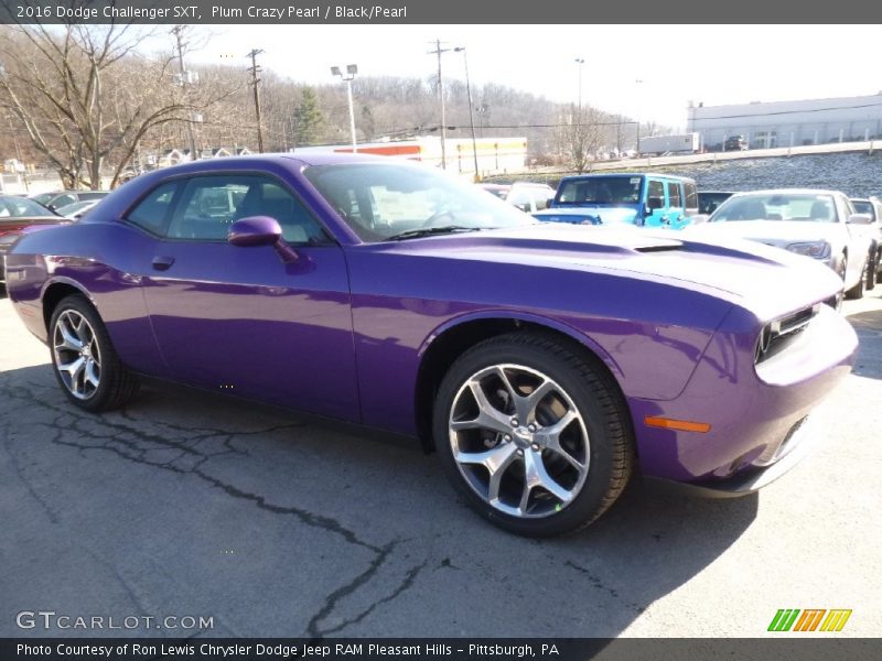 Front 3/4 View of 2016 Challenger SXT