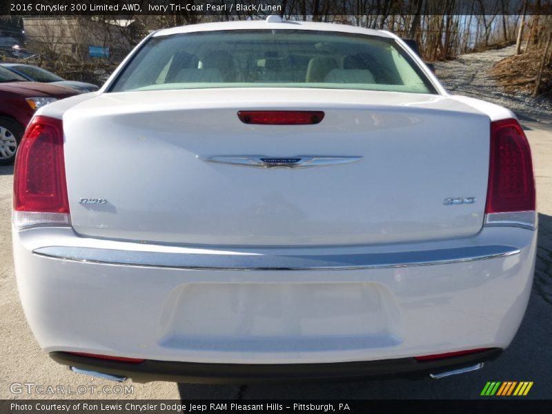 Ivory Tri-Coat Pearl / Black/Linen 2016 Chrysler 300 Limited AWD