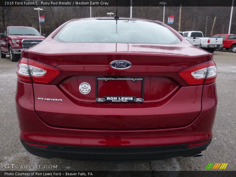 Ruby Red Metallic / Medium Earth Gray 2016 Ford Fusion S