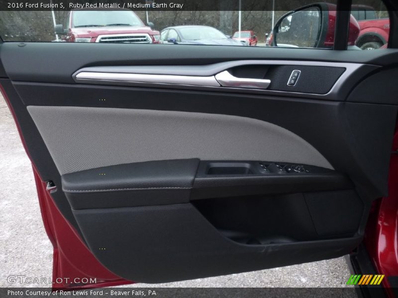 Ruby Red Metallic / Medium Earth Gray 2016 Ford Fusion S