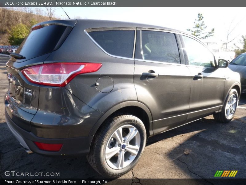 Magnetic Metallic / Charcoal Black 2016 Ford Escape SE 4WD