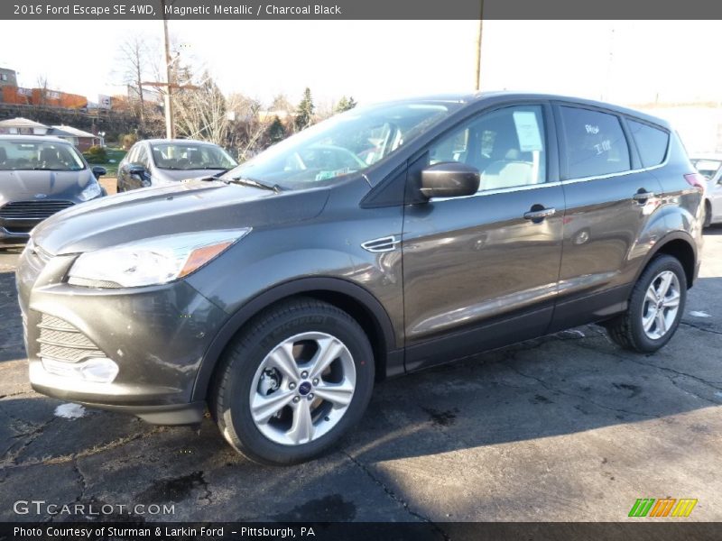 Magnetic Metallic / Charcoal Black 2016 Ford Escape SE 4WD