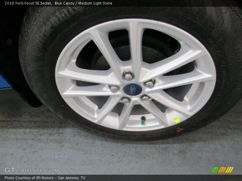 Blue Candy / Medium Light Stone 2016 Ford Focus SE Sedan