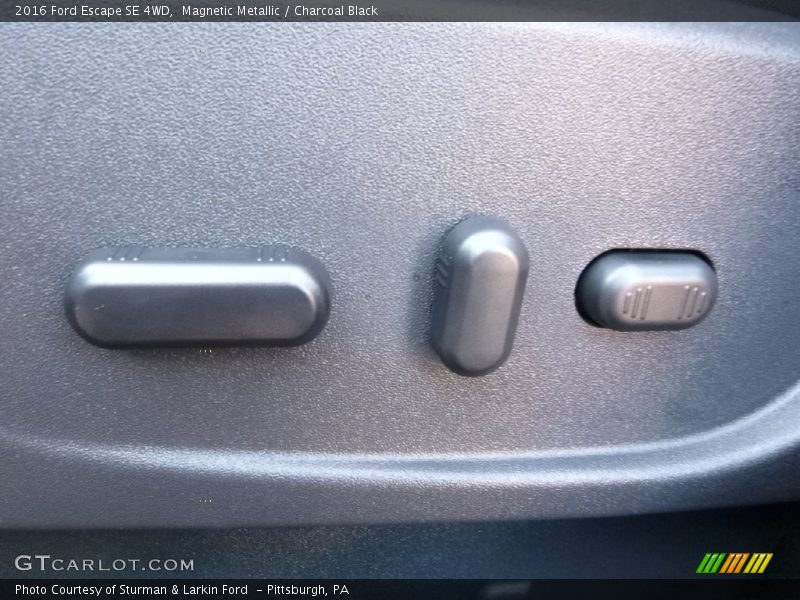 Magnetic Metallic / Charcoal Black 2016 Ford Escape SE 4WD