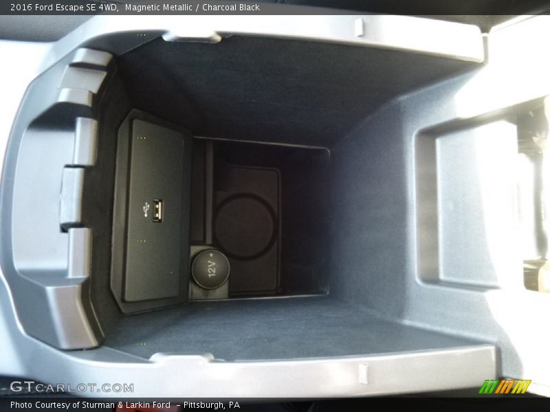 Magnetic Metallic / Charcoal Black 2016 Ford Escape SE 4WD