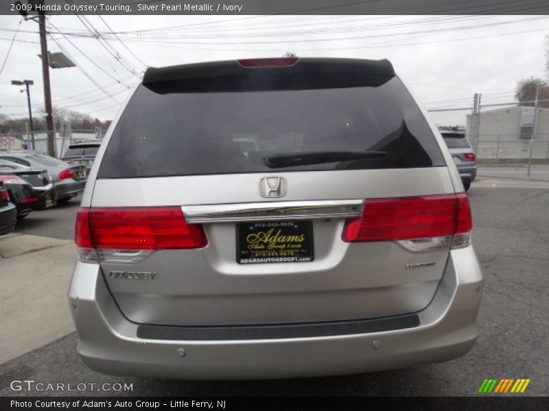 Silver Pearl Metallic / Ivory 2009 Honda Odyssey Touring