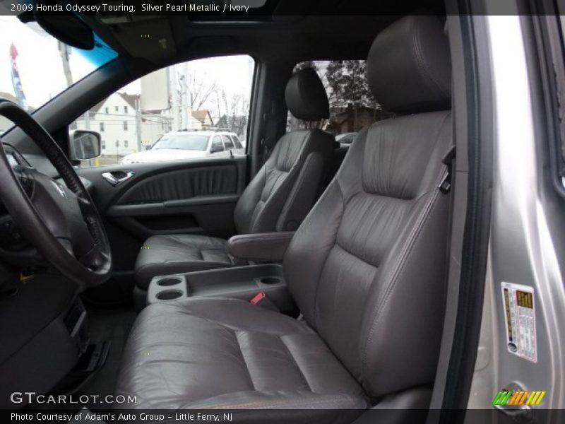 Silver Pearl Metallic / Ivory 2009 Honda Odyssey Touring
