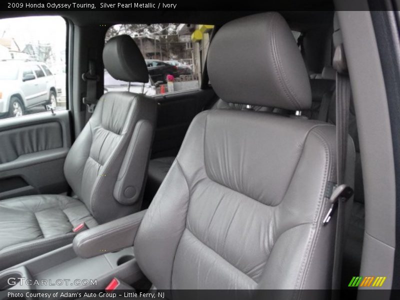 Silver Pearl Metallic / Ivory 2009 Honda Odyssey Touring