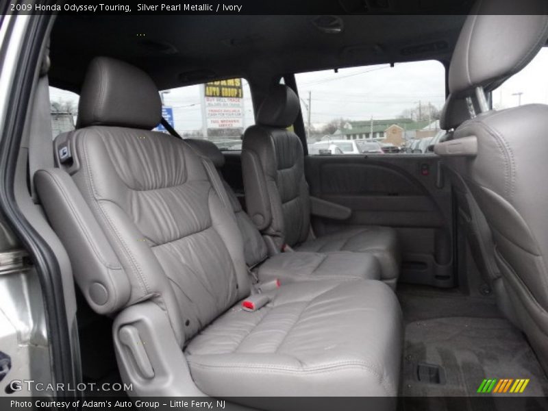 Silver Pearl Metallic / Ivory 2009 Honda Odyssey Touring