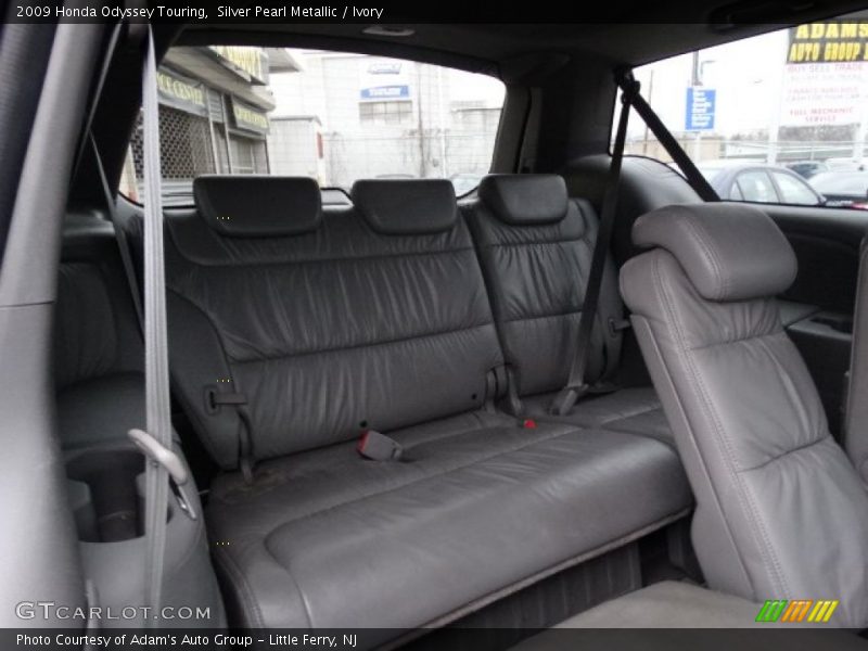 Silver Pearl Metallic / Ivory 2009 Honda Odyssey Touring