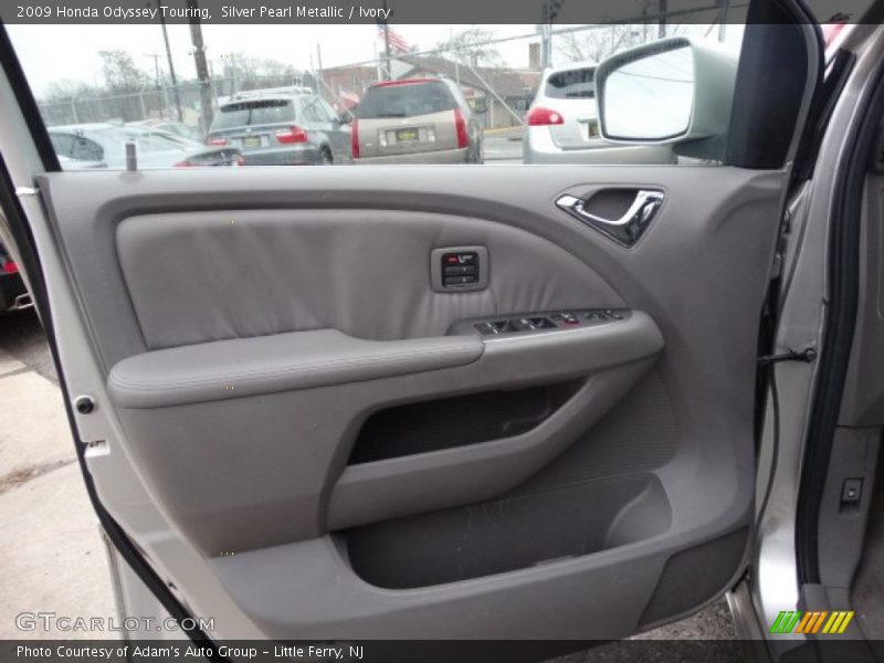 Silver Pearl Metallic / Ivory 2009 Honda Odyssey Touring