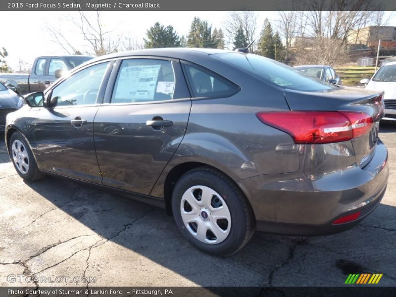 Magnetic / Charcoal Black 2016 Ford Focus S Sedan