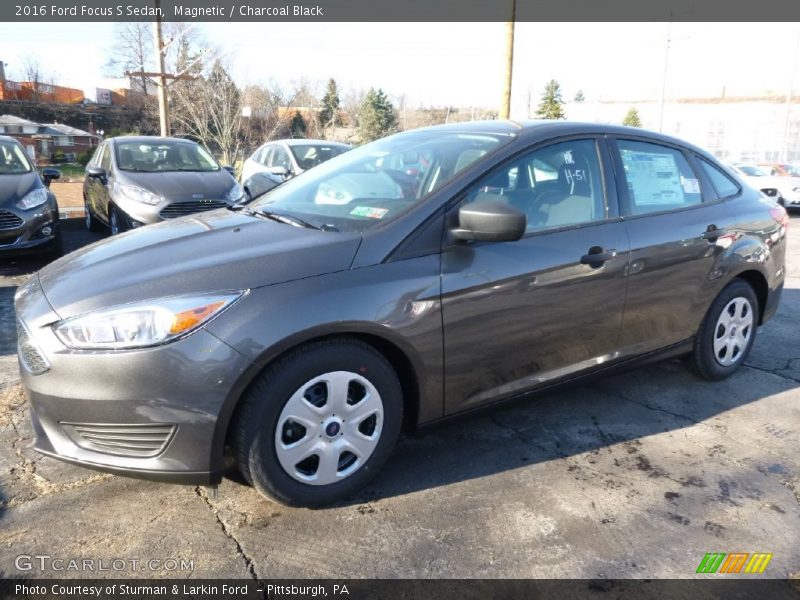 Magnetic / Charcoal Black 2016 Ford Focus S Sedan