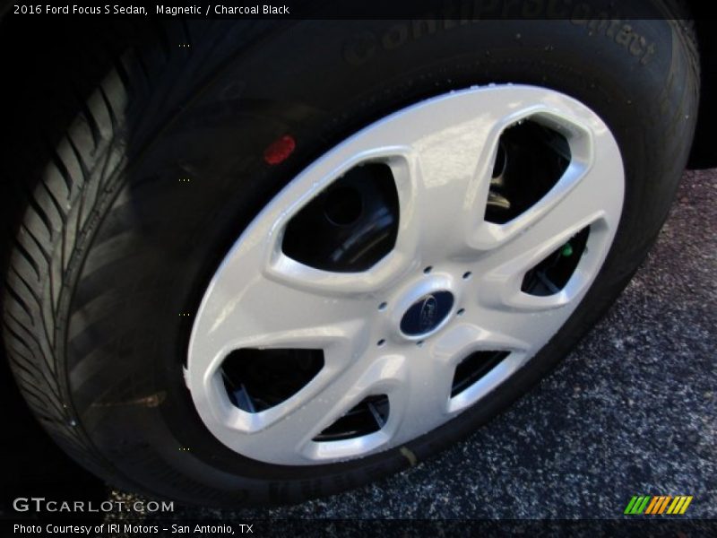 Magnetic / Charcoal Black 2016 Ford Focus S Sedan