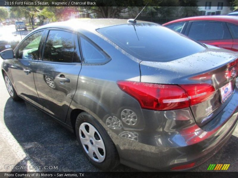 Magnetic / Charcoal Black 2016 Ford Focus S Sedan
