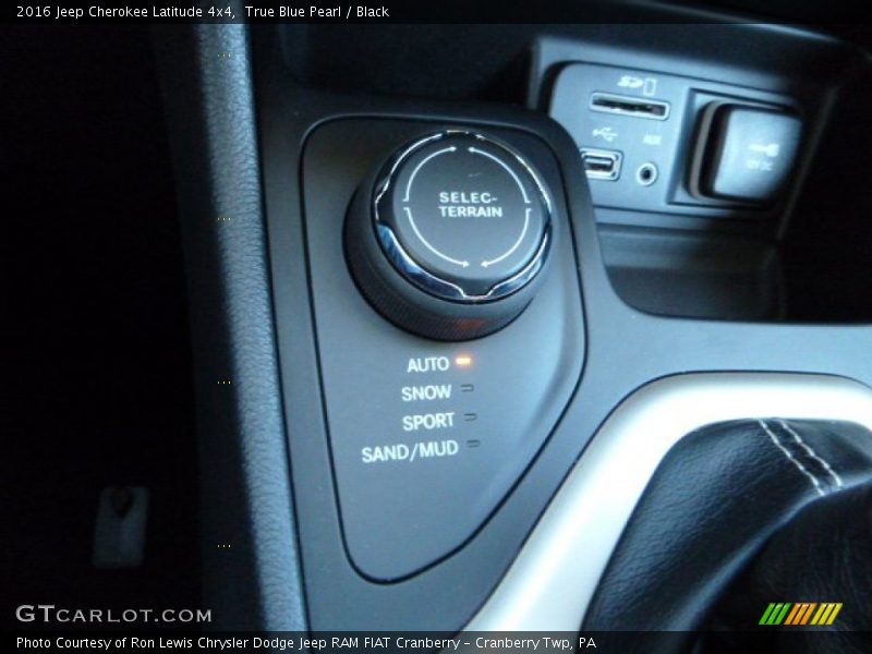 True Blue Pearl / Black 2016 Jeep Cherokee Latitude 4x4