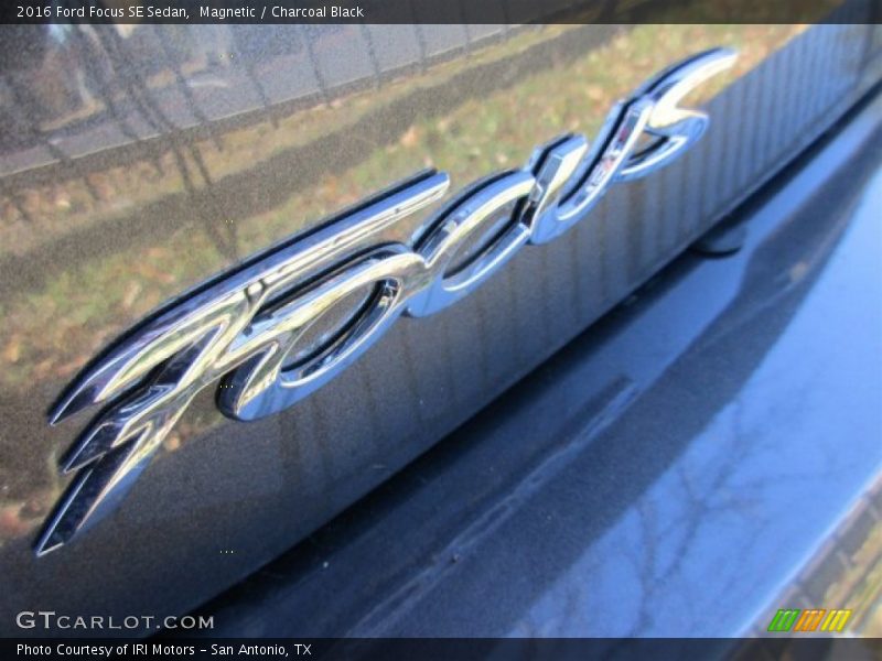Magnetic / Charcoal Black 2016 Ford Focus SE Sedan