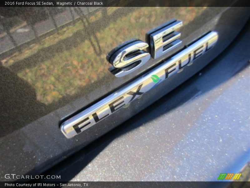 Magnetic / Charcoal Black 2016 Ford Focus SE Sedan